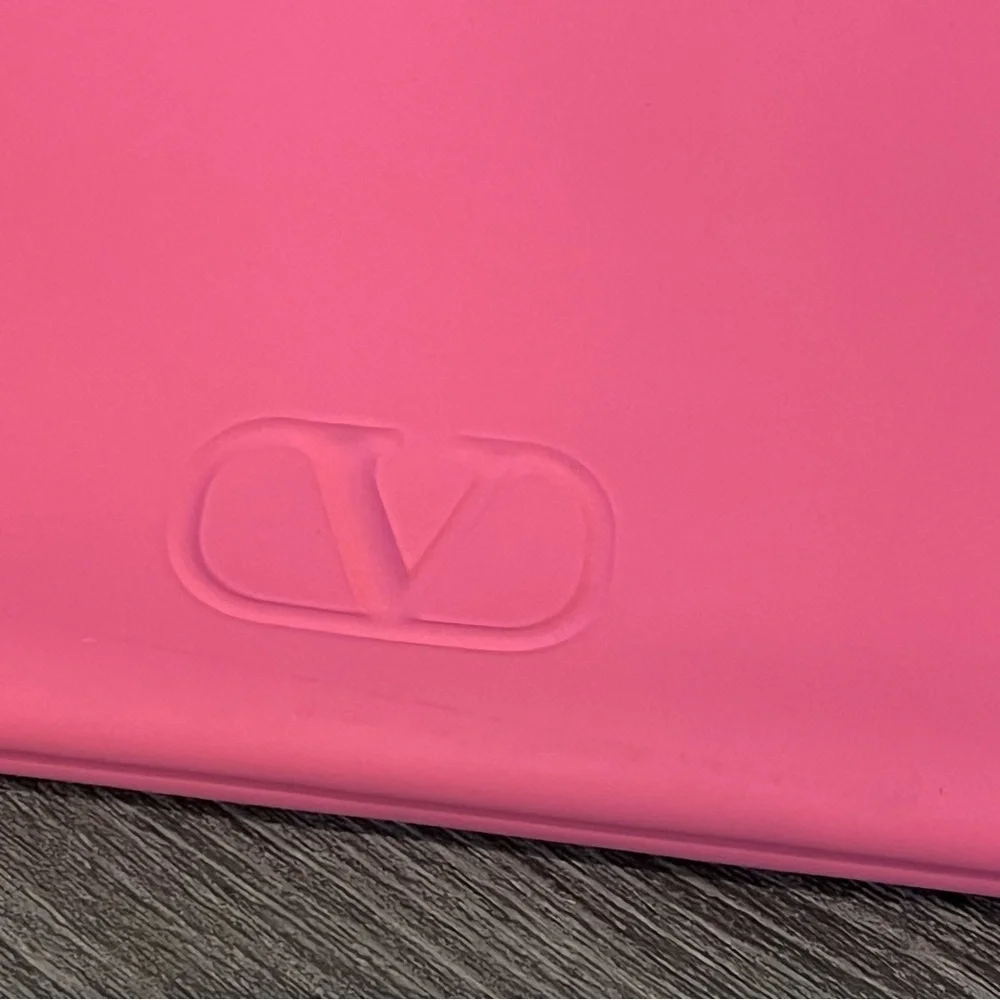 Valentino Born In Roma Rockstud Pink Cosmetic Makeup Travel Wristlet Bag